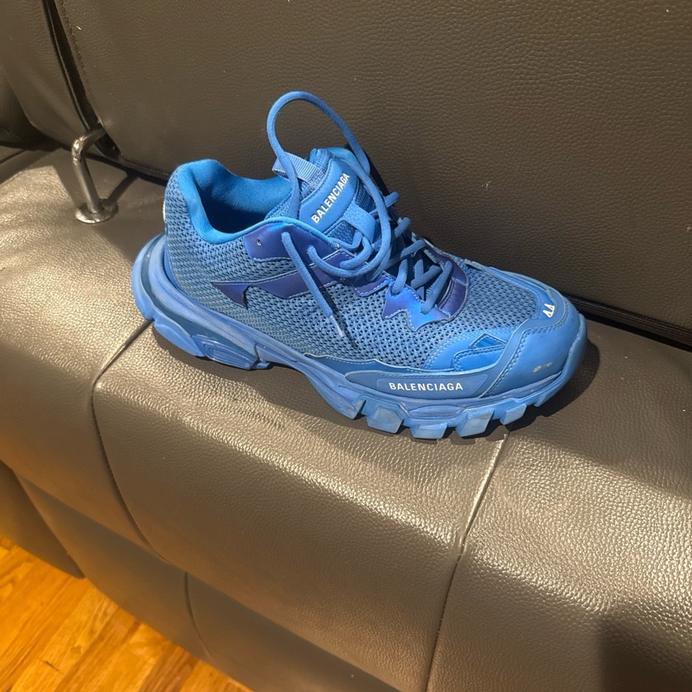 Balenciaga mens Blue Sneakers - Picture 5 of 5